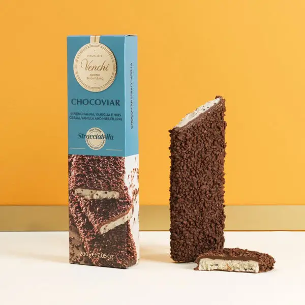 Biela čokoláda so smotanovým krémom a kakaový drťou v mliečnej čokoláde - Chocoviar Stracciatella, 200 g
