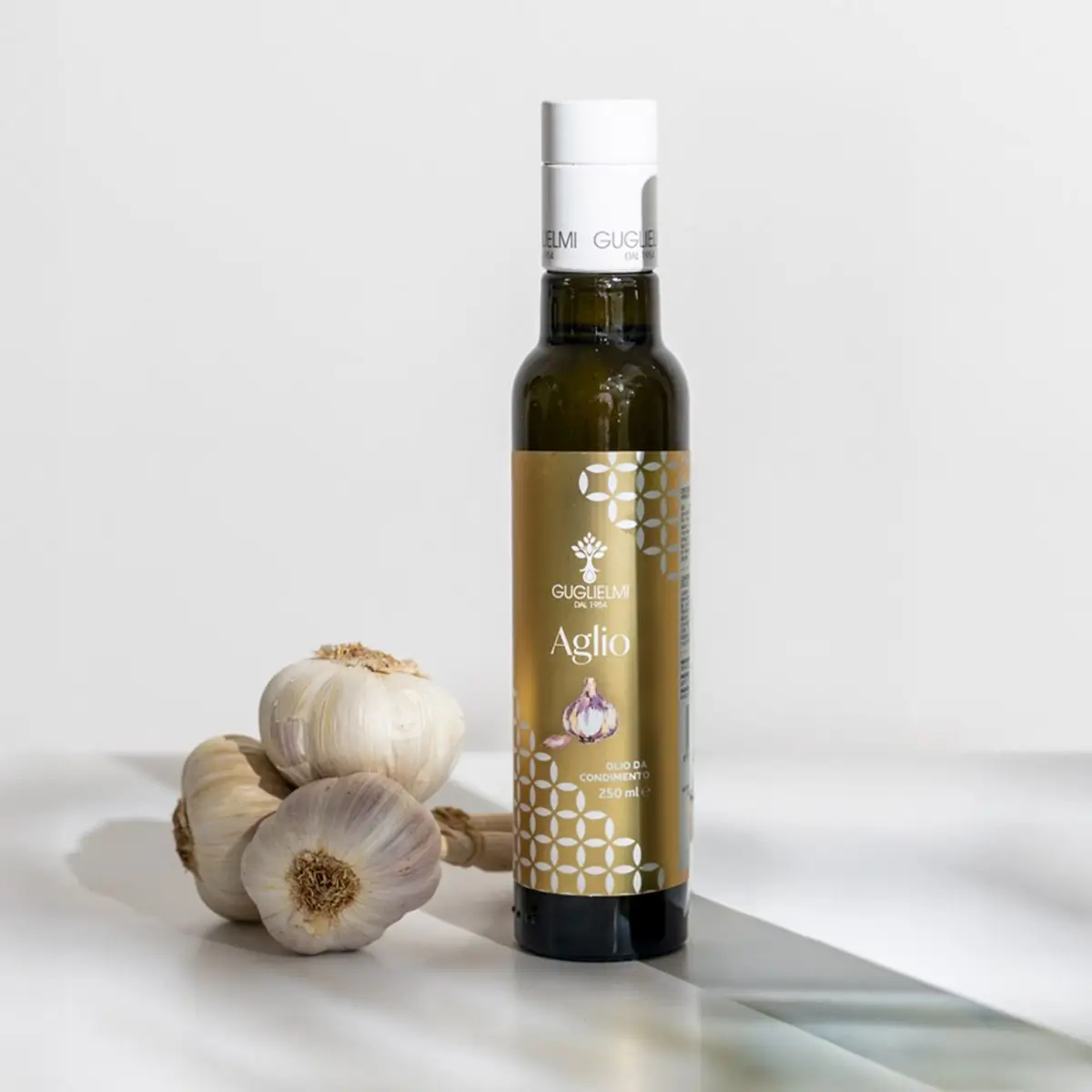 Extra panensk&yacute; olivov&yacute; olej cesnakov&yacute; - AGLIO, 250 ml